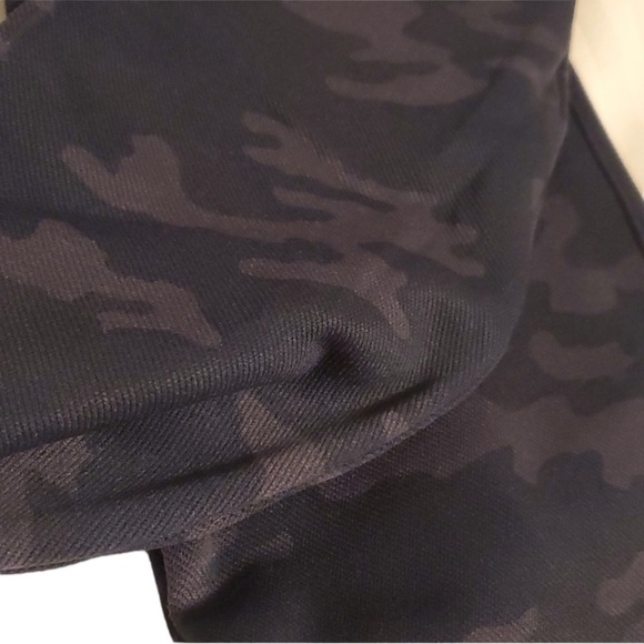SPANX Look at Me Now Leggings - Green Camo Size Large - Picture 5 of 8
